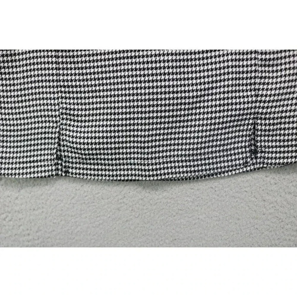 Love on a Hanger Houndstooth Mini Skirt-Size 3 - Picture 4 of 10